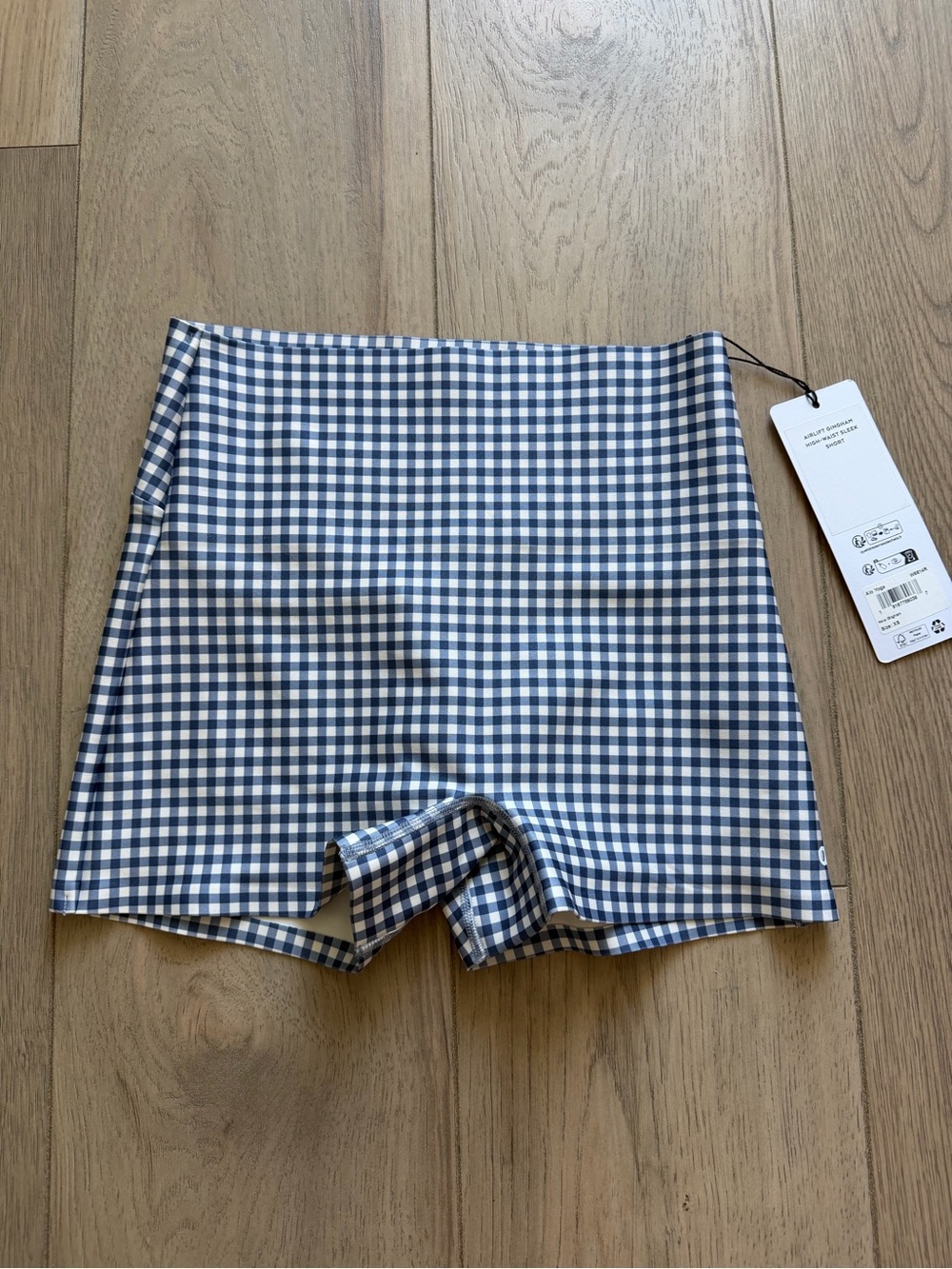 ALO Yoga Women's Gingham Bike Shorts - Navy & White